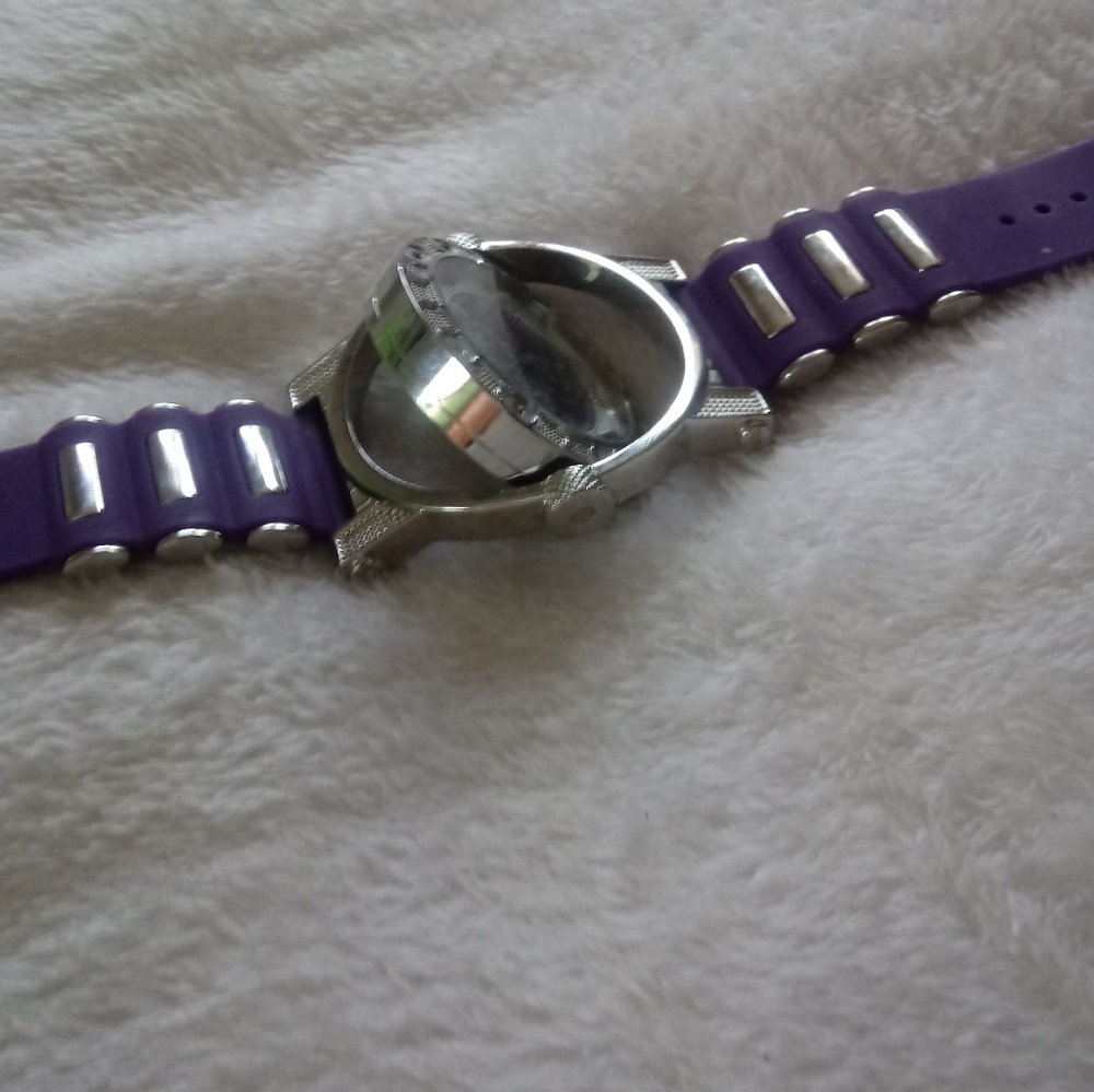 Watch - Picture 2 of 4